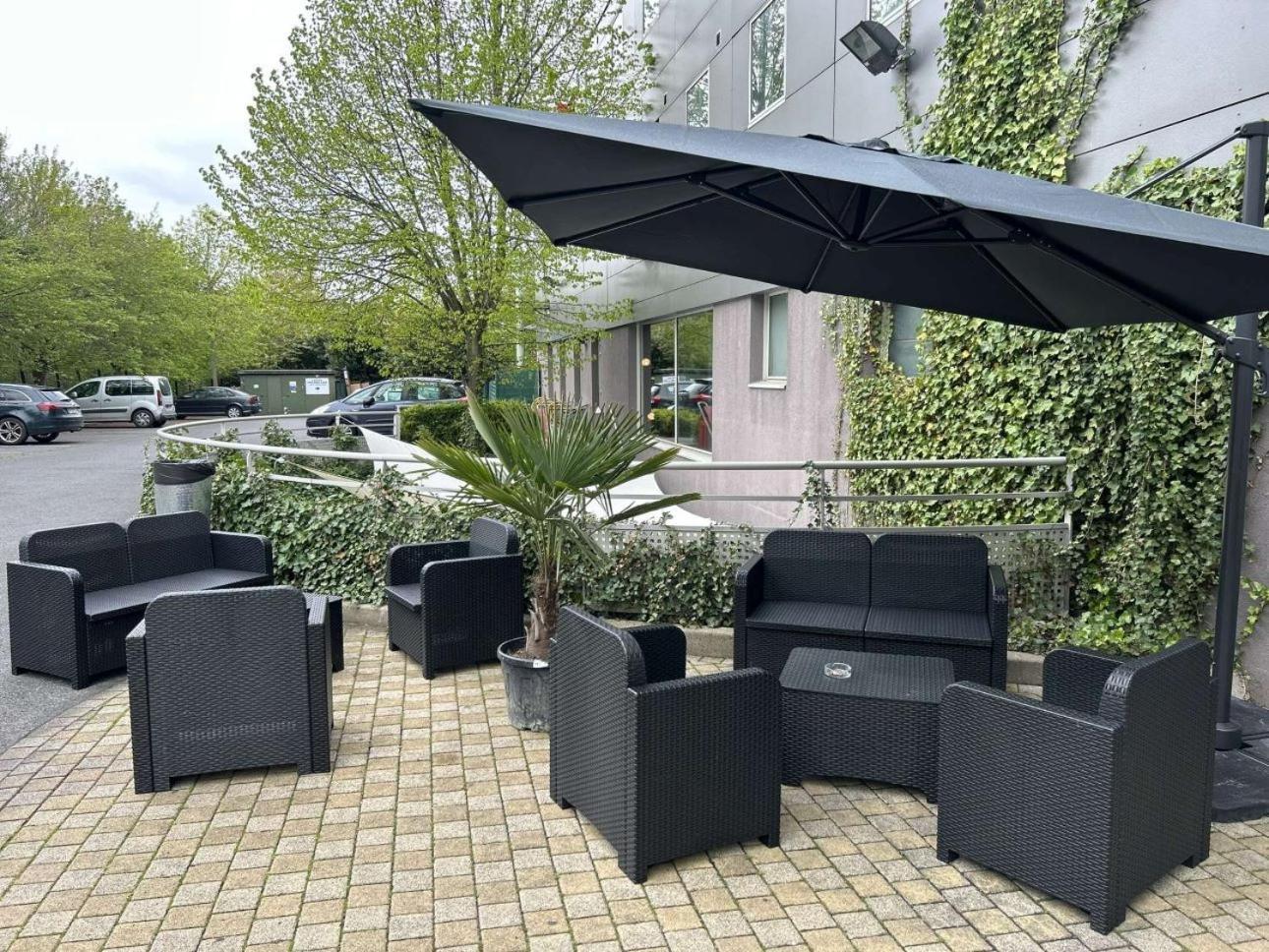 Standing By Actisource Aparthotel 4*